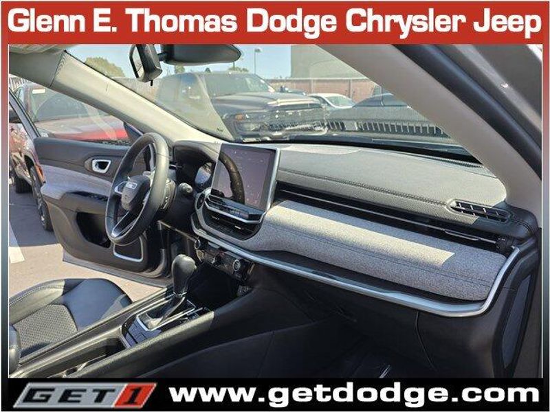 2022 Jeep Compass Latitude photo 24