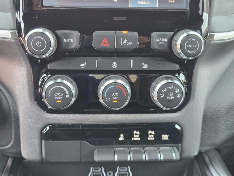 New 2026 RAM 1500 Big Horn Crew Cab 4x2 5'7' Box