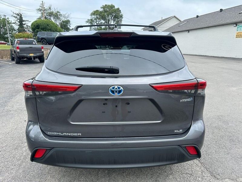 2021 Toyota Highlander XLE photo 13