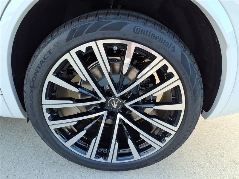 New 2025 Maserati Grecale ModenaImage 11