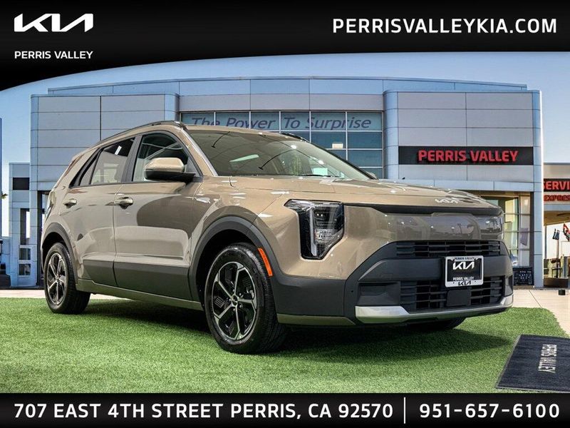 New 2027 Kia Niro LXImage 1