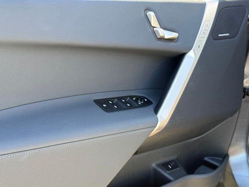 Used 2026 BMW iX xDrive60Image 18
