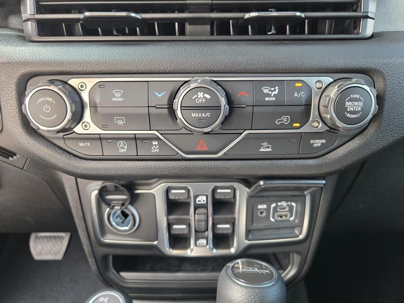 New 2026 Jeep Gladiator Sport S 4x4