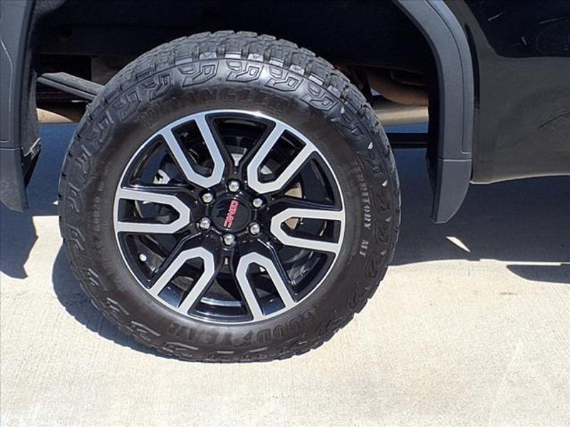 2022 GMC Sierra 1500 AT4Image 12