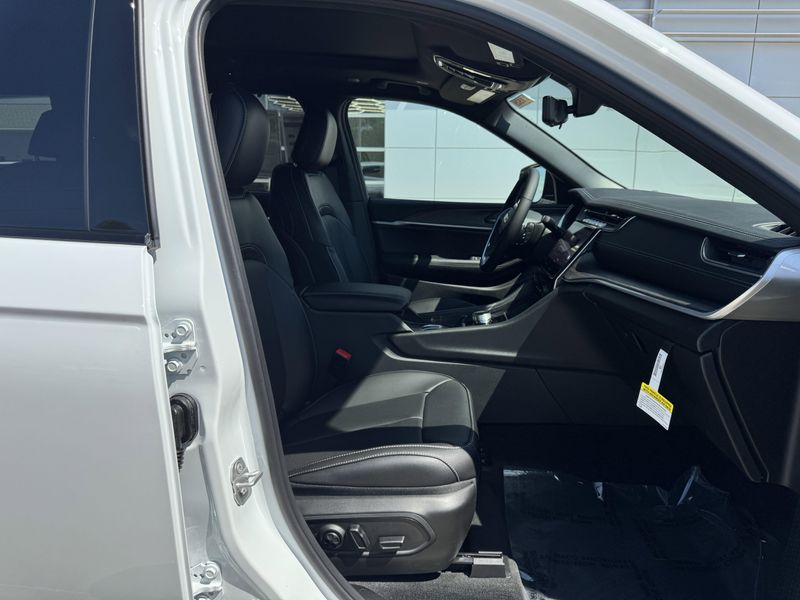 New 2025 Jeep Grand Cherokee L LimitedImage 14