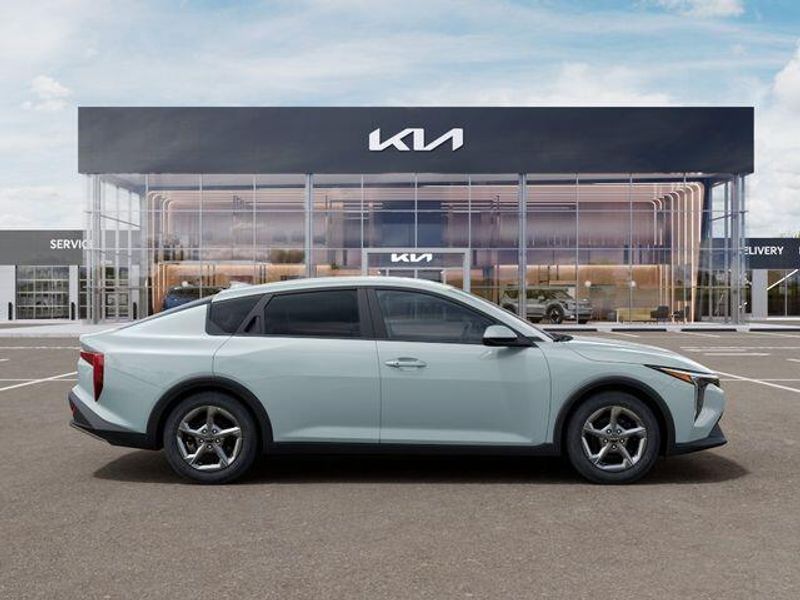 New 2026 Kia K4 LXSImage 8