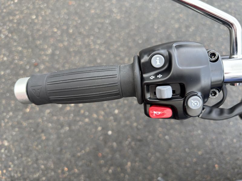 2025 Triumph Bonneville Speedmaster - PACIFIC BLUE - SILVER ICE 