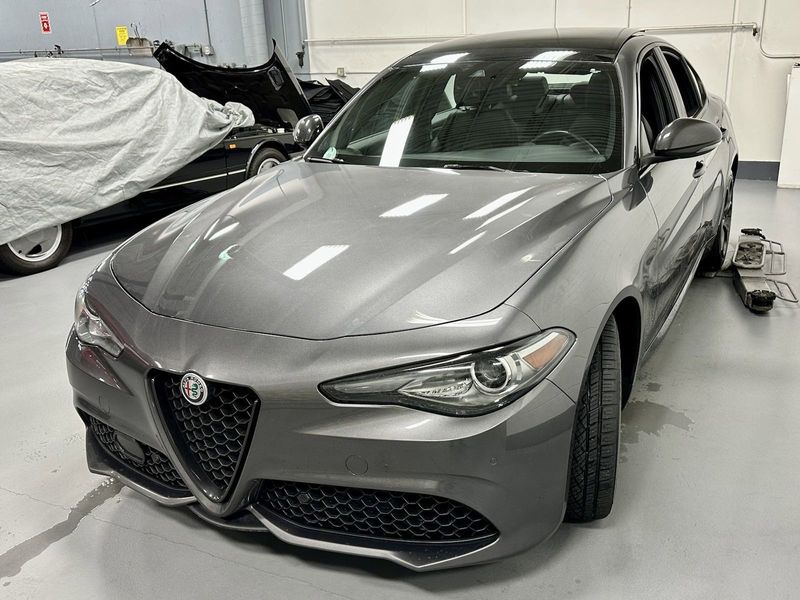 2021 Alfa Romeo Giulia Ti Sport Nero AWD w/Sunroof & NavImage 5