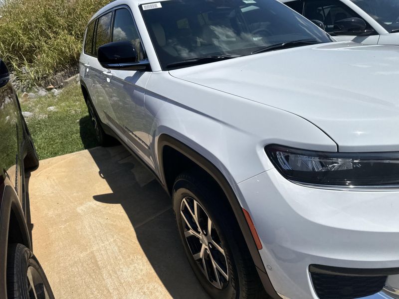 New 2025 Jeep Grand Cherokee L Limited 4x4Image 4