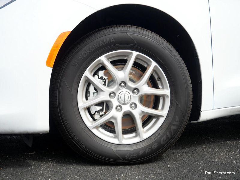 New 2026 Chrysler Voyager Lx