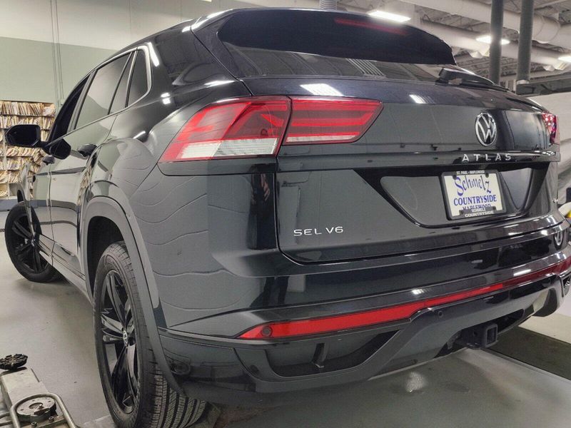 2023 Volkswagen Atlas Cross Sport V6 AWD SEL R-Line Black w/SunroofImage 14