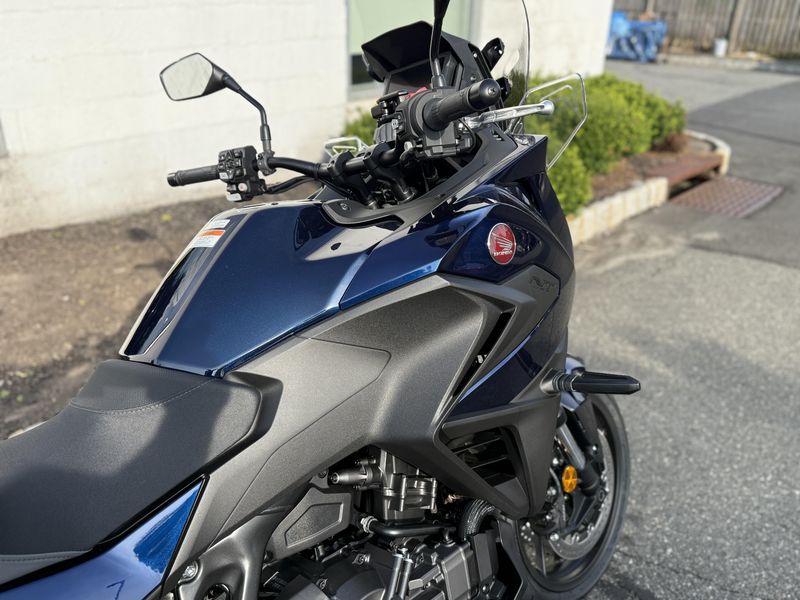 2025 Honda NT1100 DCTImage 7
