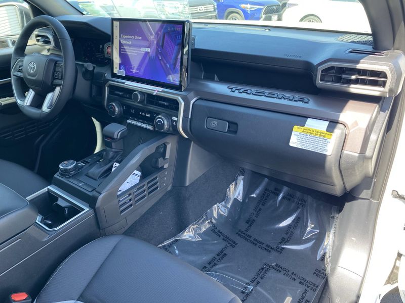 2025 Toyota Tacoma TRD Off Road HybridImage 8