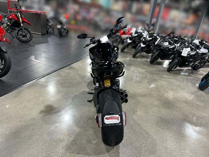 2024 Ducati DIAVEL V4 - DEMO Image 13