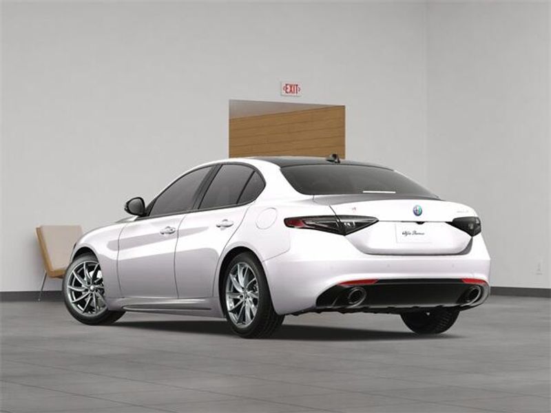 2025 Alfa Romeo Giulia photo 4