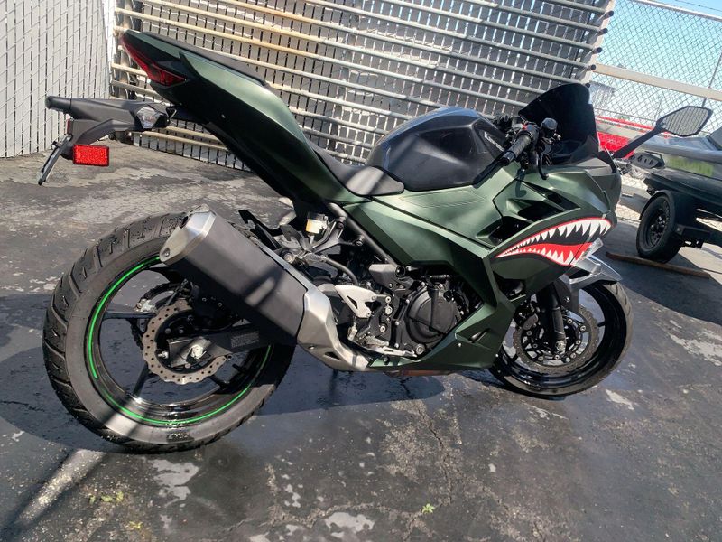 Used 2023 Kawasaki Ninja 400 Base Image 26