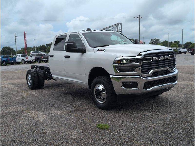 New 2026 RAM 3500 Chassis TradesmanImage 7