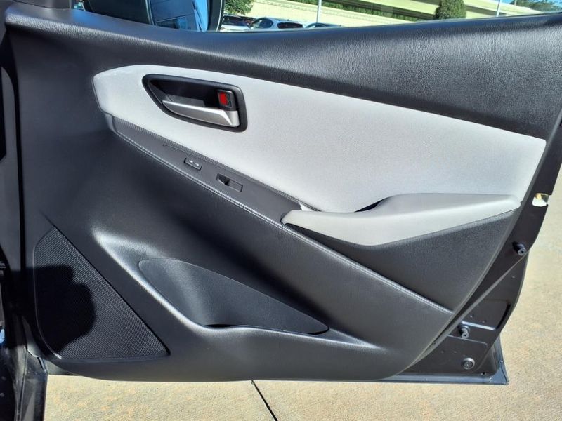 2019 Toyota Yaris Sedan LImage 14