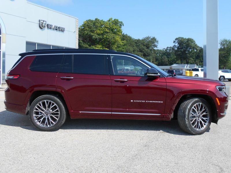 New 2025 Jeep Grand Cherokee L Summit Reserve 4x4Image 37