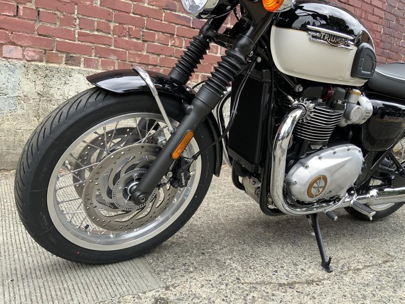 2025 Triumph BONNEVILLE T120
