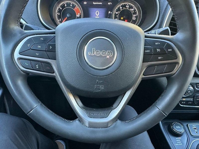 2022 Jeep Cherokee Latitude Lux photo 3