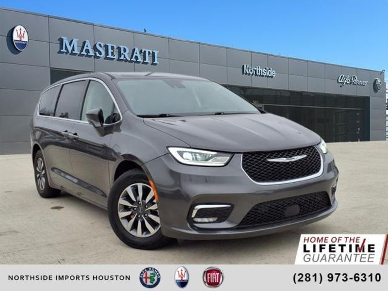 2022 Chrysler Pacifica Hybrid Touring LImage 1