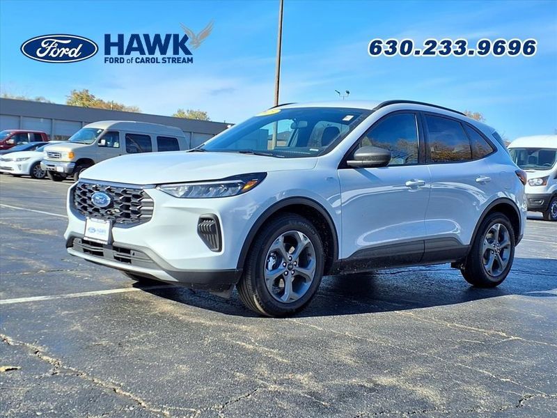 2025 Ford Escape ST-Line Hybrid photo 2