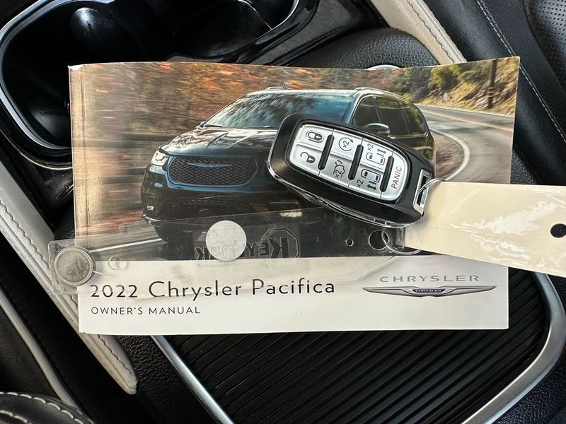 2022 Chrysler Pacifica LimitedImage 9