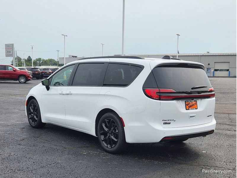 New 2027 Chrysler Pacifica Limited