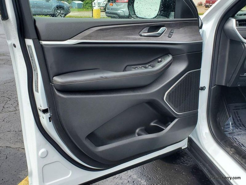 2025 Jeep Grand Cherokee L Limited 4x4Image 20