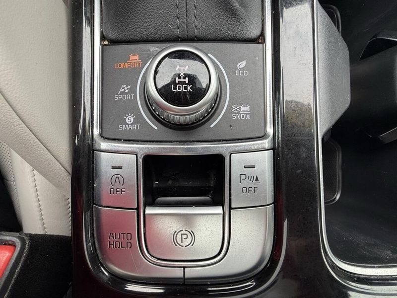 2020 Kia Telluride S photo 25