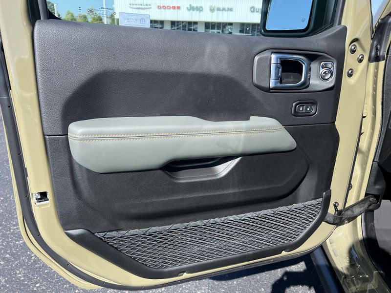 New 2025 Jeep Gladiator Mojave X 4x4Image 16