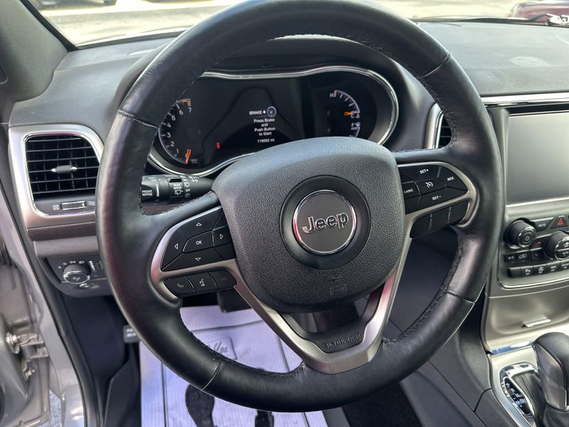2018 Jeep Grand Cherokee Altitude photo 19
