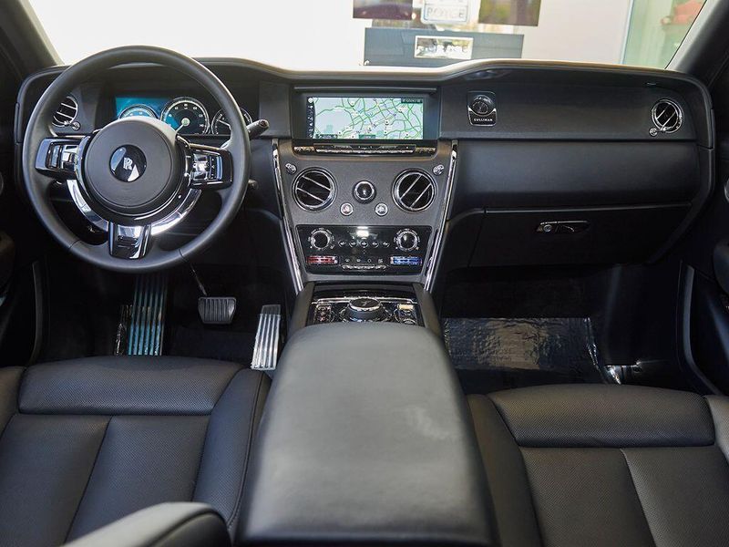 Used 2024 Rolls-Royce Cullinan Image 4