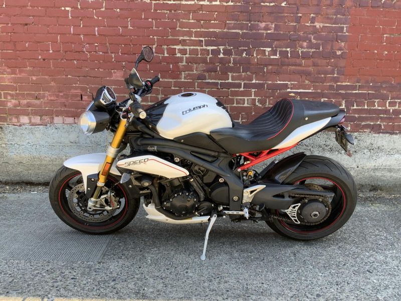 2012 Triumph SPEED TRIPLE R 