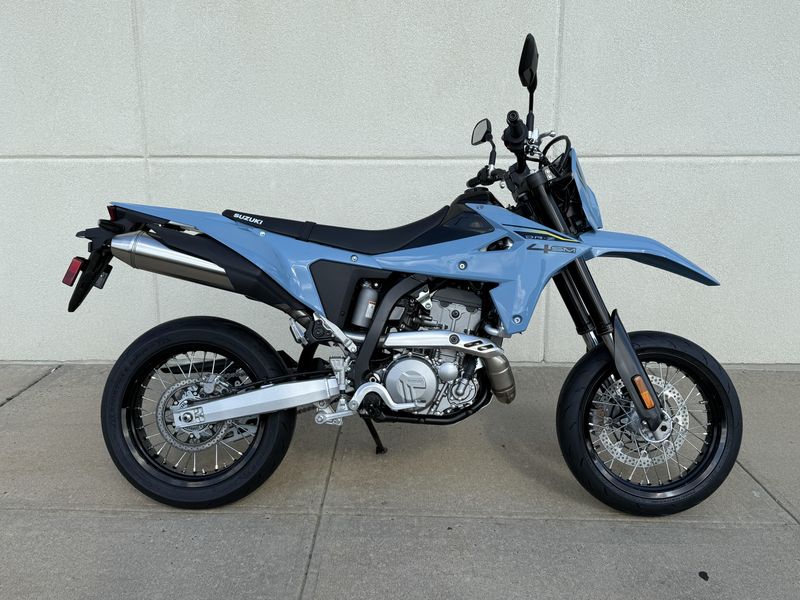 2025 Suzuki DRZ 4SMImage 2