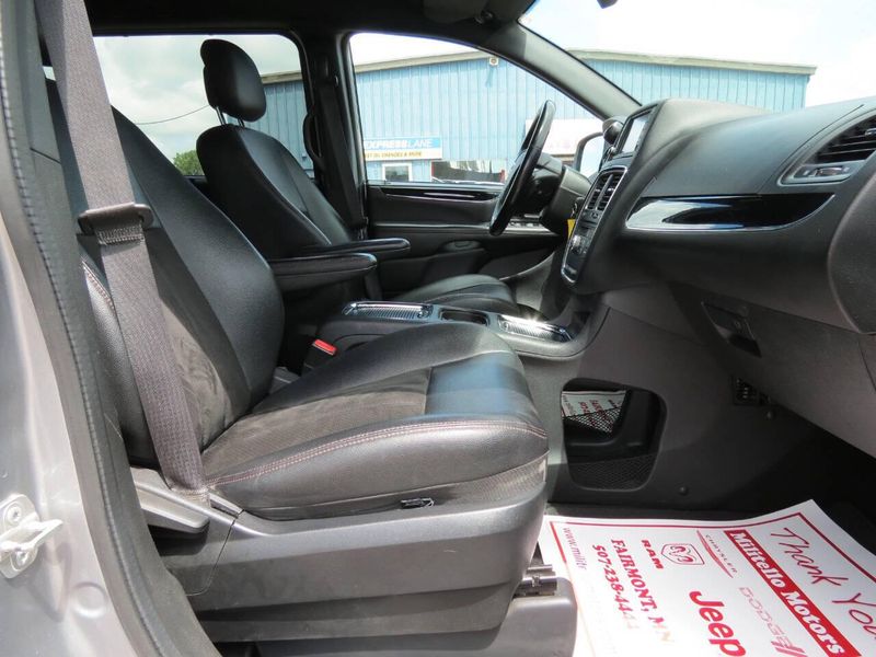 Used 2019 Dodge Grand Caravan SXT 35th Anniversary Edition 4dr Mini VanImage 39