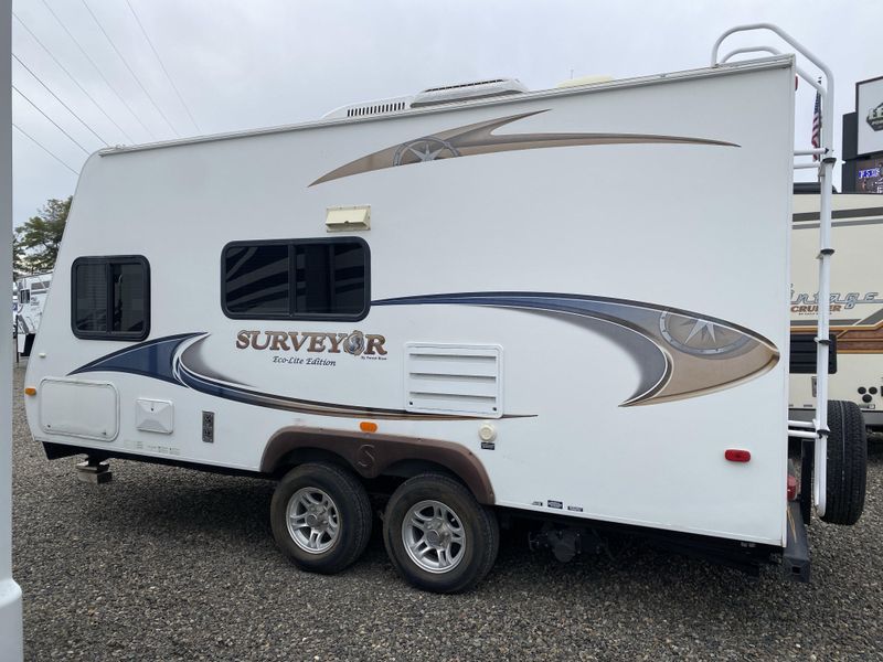 Used 2010 FOREST RIVER SURVEYOR SPORT 186 Image 4