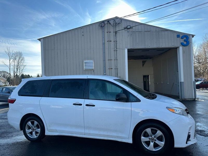 2019 Toyota Sienna LImage 10