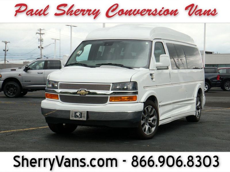 2022 Chevrolet Express Cargo Image 1