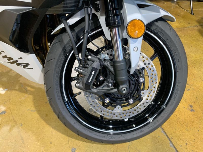 New 2025 Kawasaki NINJA ZX-4RR ABS Image 11