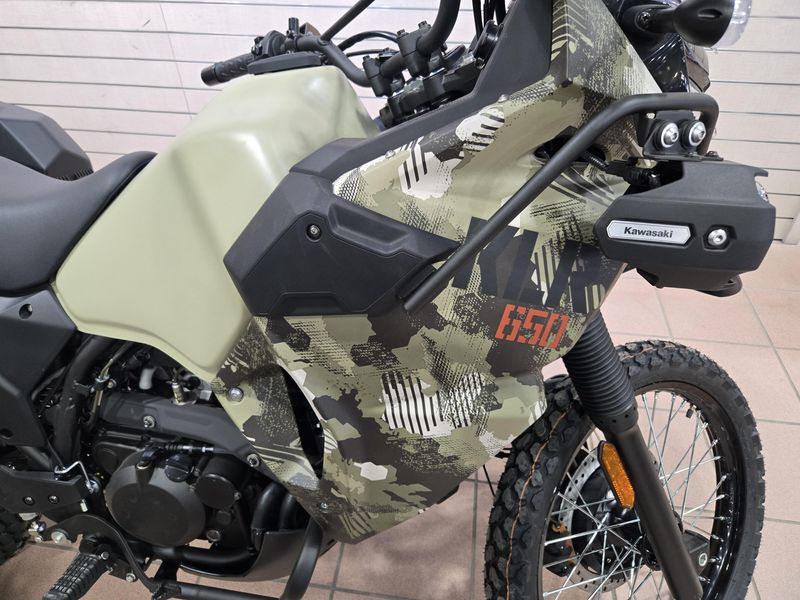 2025 Kawasaki KLR 650 ADVENTURE ABS CYPHER CAMO TAN AND METALLIC MATTE CARBON GRAYImage 7