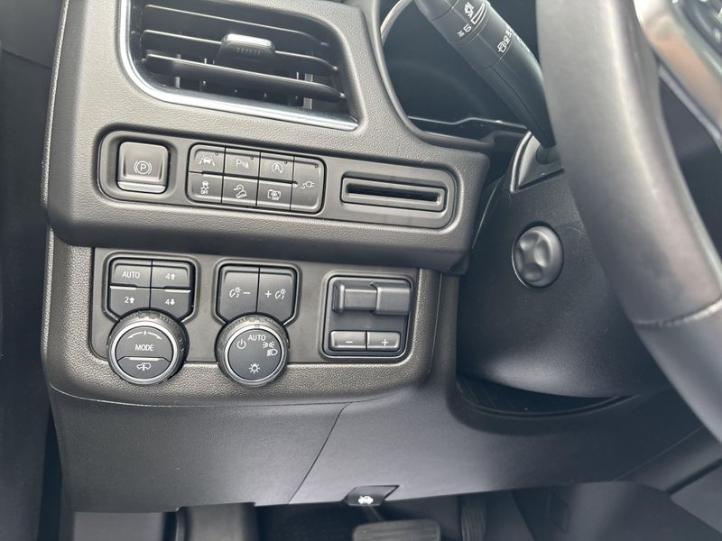 Used 2022 Chevrolet Suburban Z71Image 35
