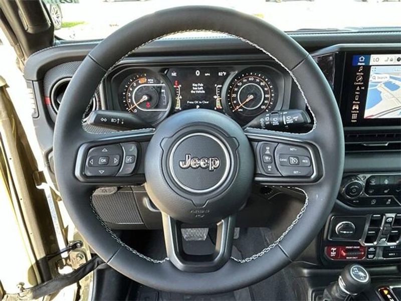 New 2025 Jeep Wrangler 4-door RubiconImage 17