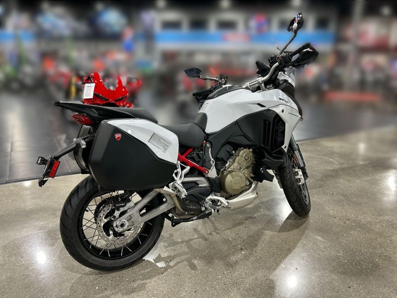 New 2024 Ducati MULTISTRADA V4 S TRAVEL & RADAR SPOKED WHEELS - DEMO Image 14