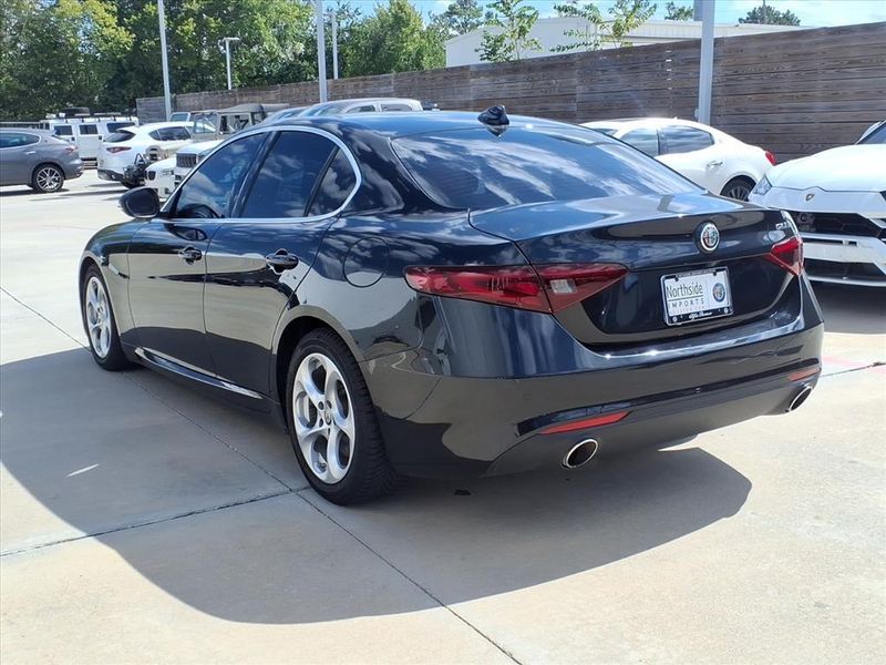 Used 2019 Alfa Romeo Giulia Image 12