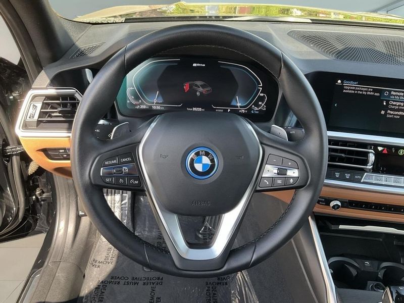 2022 BMW 3 Series 330e iPerformanceImage 21