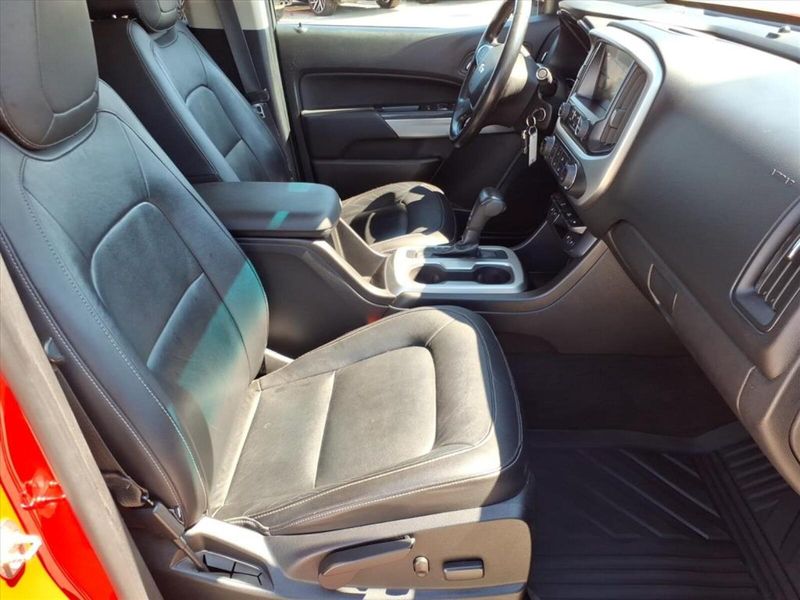 2015 Chevrolet Colorado LT photo 3