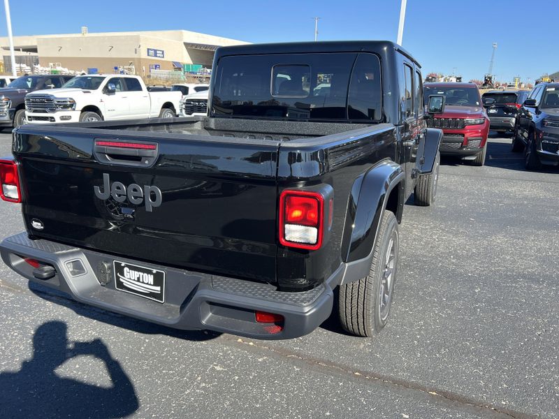 New 2026 Jeep Gladiator Sport S 4x4Image 7