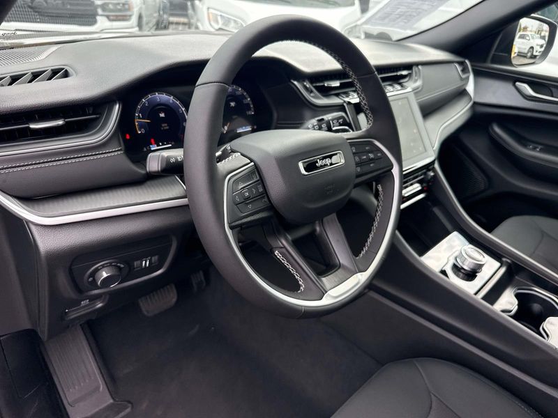 New 2026 Jeep Grand Cherokee Laredo X 4x2